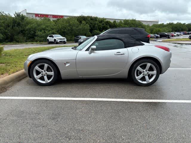 Used 2006 Pontiac Solstice Convertible w/ Premium Package RWD image 2