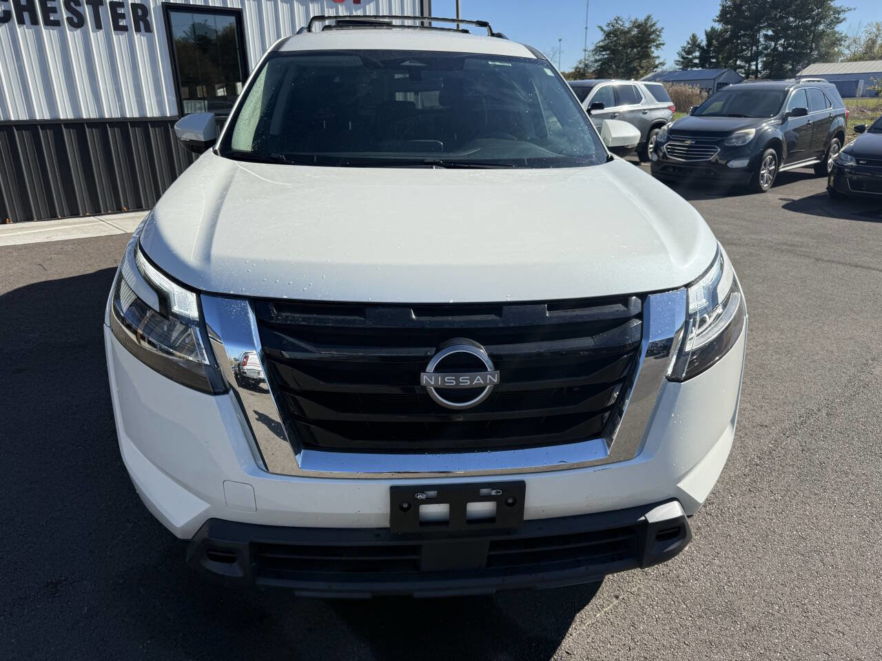 Used 2022 Nissan Pathfinder SV image 3