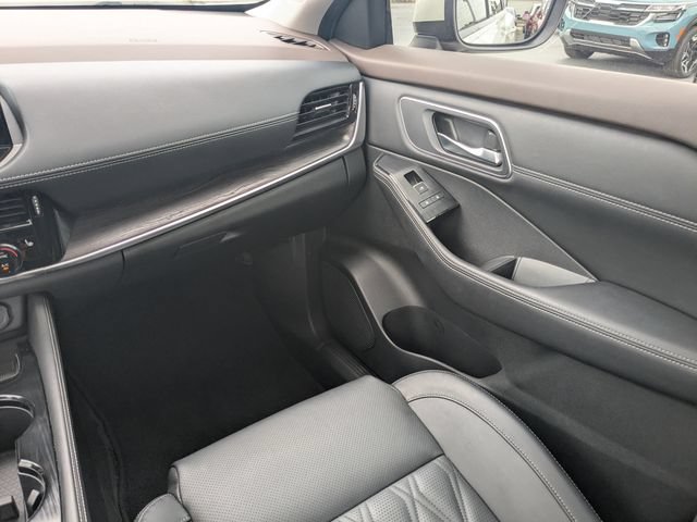 Used 2023 Nissan Rogue Platinum w/ Platinum Premium Package FWD image 17
