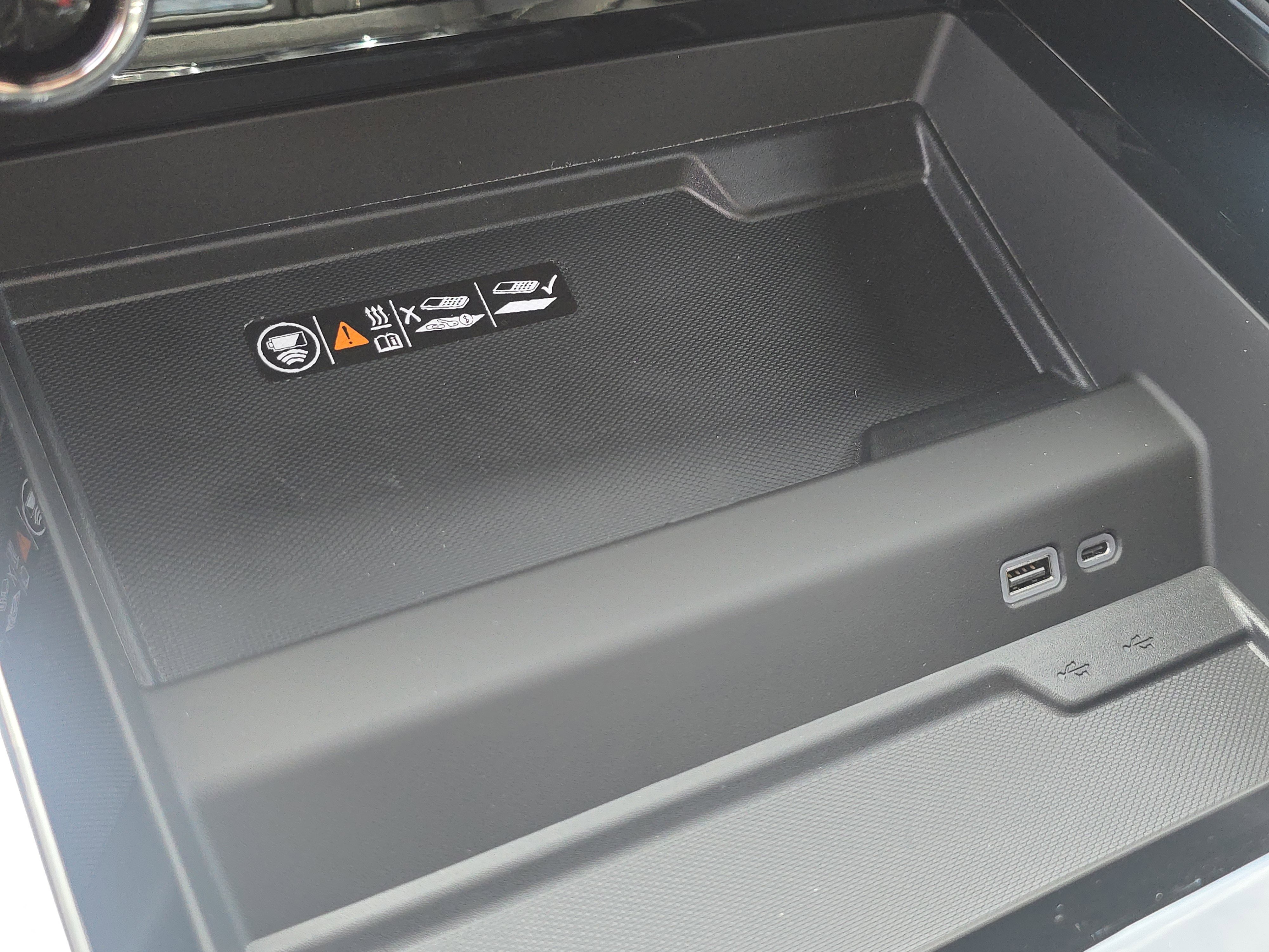 New 2026 Chevrolet Suburban Premier image 7