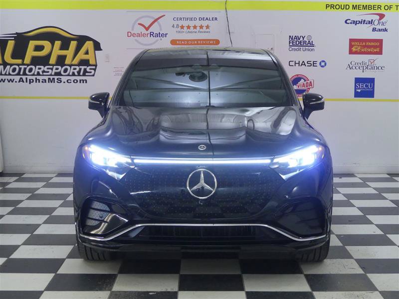 Used 2025 Mercedes-Benz EQS 580 4MATIC SUV w/ Exclusive Trim Package image 2