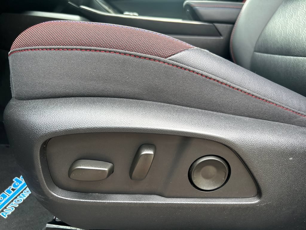 Used 2025 Chevrolet Equinox RS AWD/4WD image 19