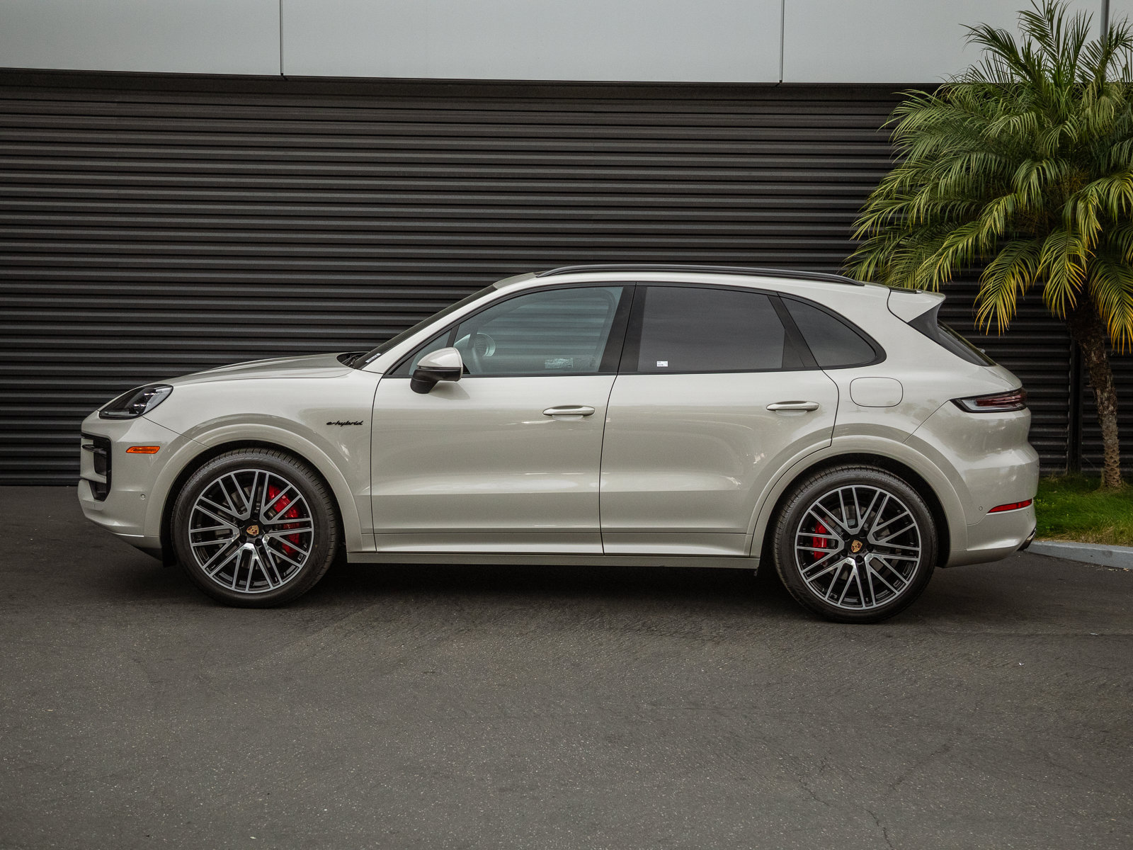Certified 2026 Porsche Cayenne S AWD/4WD image 2