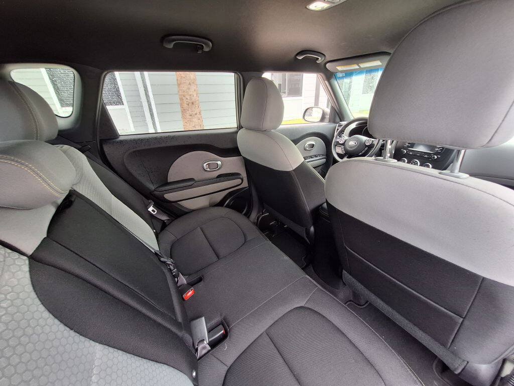 Used 2016 Kia Soul + FWD image 24