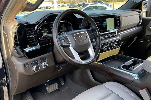 Used 2024 GMC Sierra 2500 SLT w/ SLT Convenience Package image 18