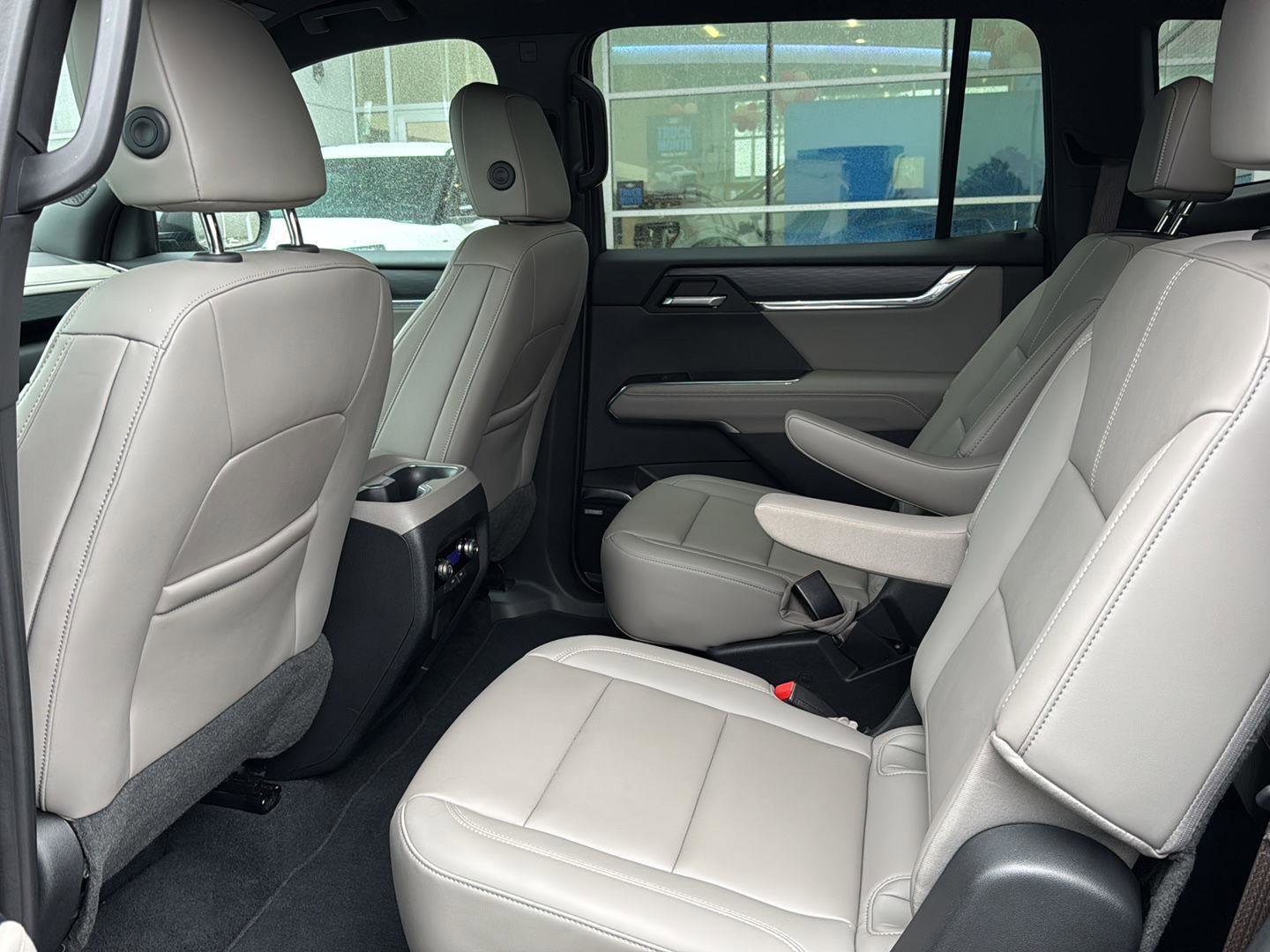 Used 2024 GMC Acadia Elevation AWD/4WD image 9