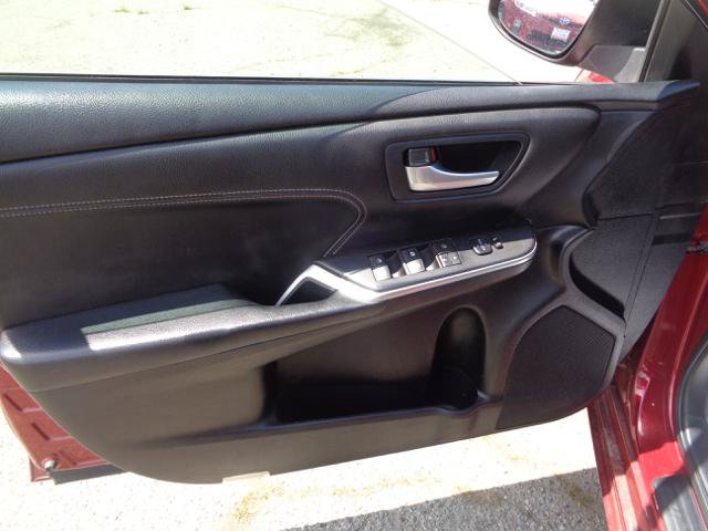 Used 2015 Toyota Camry XLE w/ Moonroof Package FWD image 29