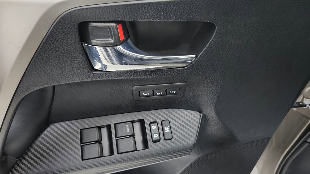 Used 2015 Toyota RAV4 Limited AWD/4WD image 23