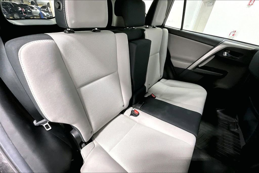Used 2018 Toyota RAV4 XLE image 35