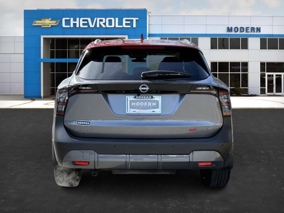 Used 2025 Nissan Kicks SR w/ Illumination Package image 4