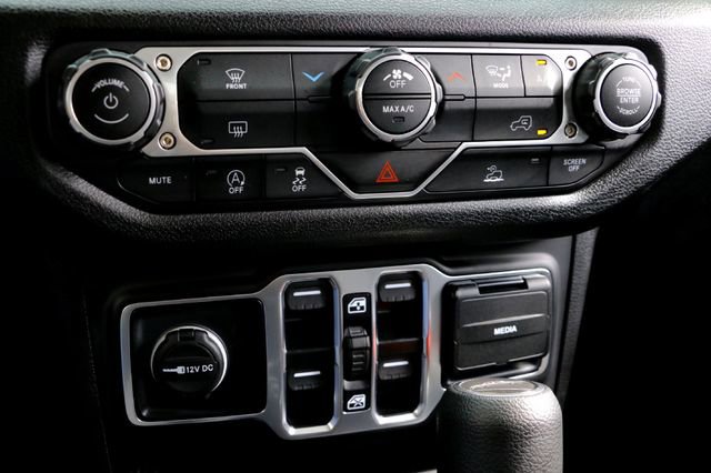 Used 2025 Jeep Gladiator Sport image 18