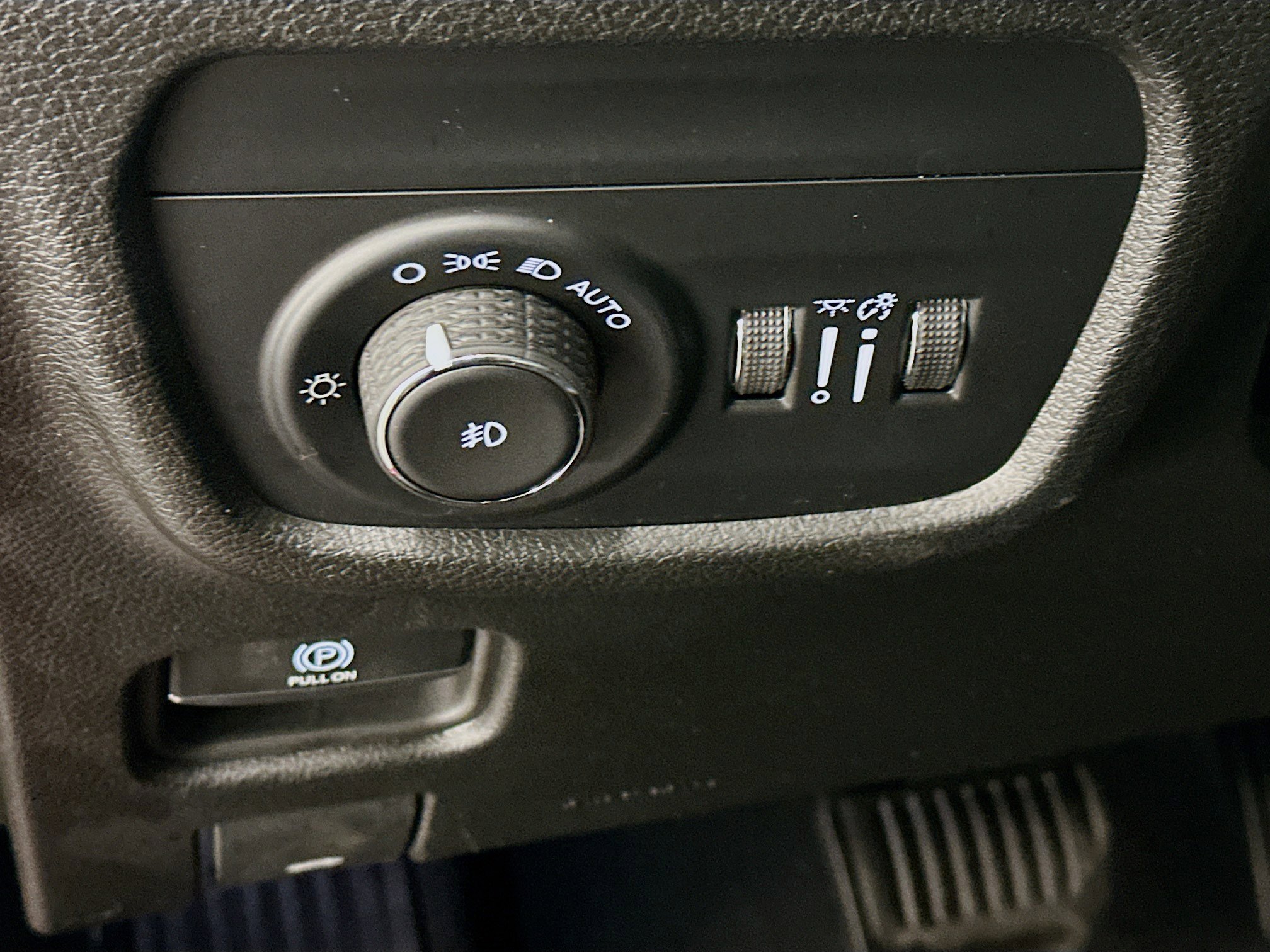 Used 2023 Jeep Grand Cherokee Limited AWD/4WD image 17
