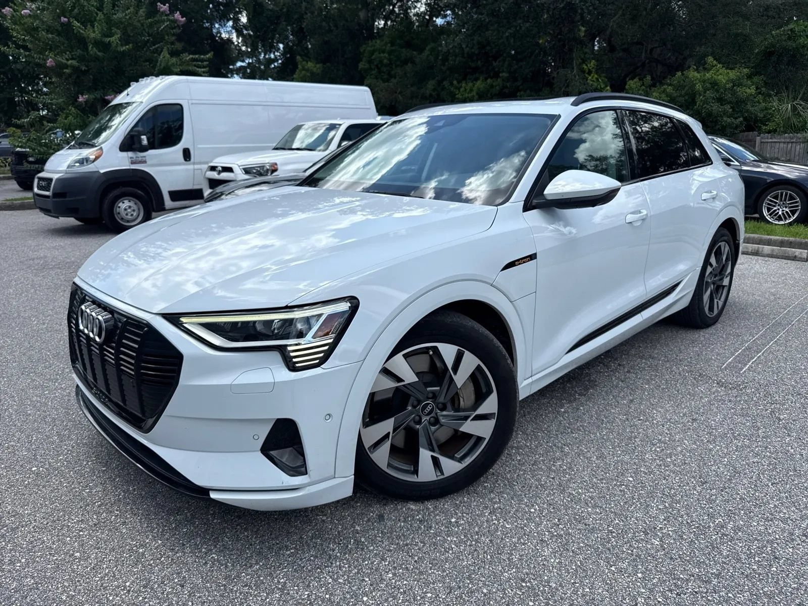 Used 2021 Audi e-tron Premium w/ Convenience Plus Package AWD/4WD image 2