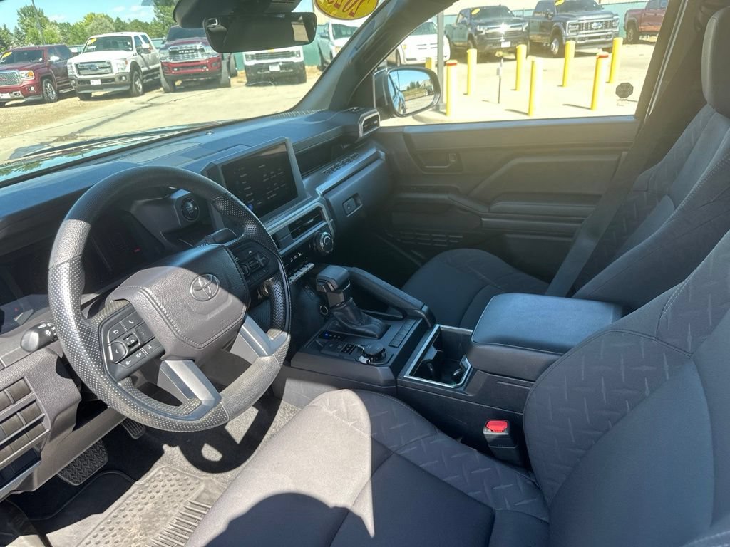 Used 2025 Toyota Tacoma SR5 AWD/4WD image 16