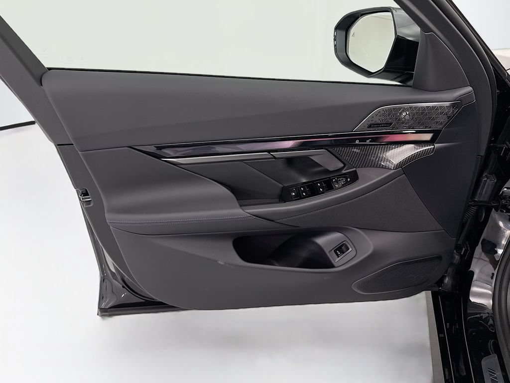 New 2027 BMW 550e xDrive AWD/4WD image 23