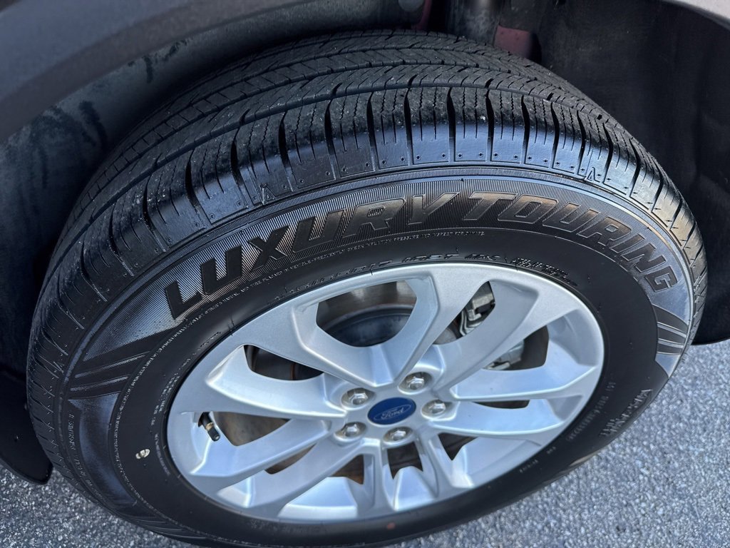 Used 2020 Ford Escape SE image 11