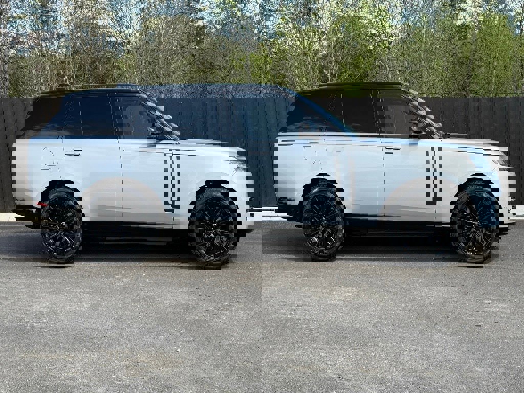 New 2025 Land Rover Range Rover SE image 7