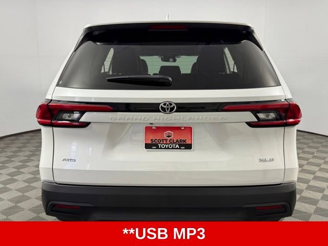 Used 2024 Toyota Grand Highlander AWD image 7