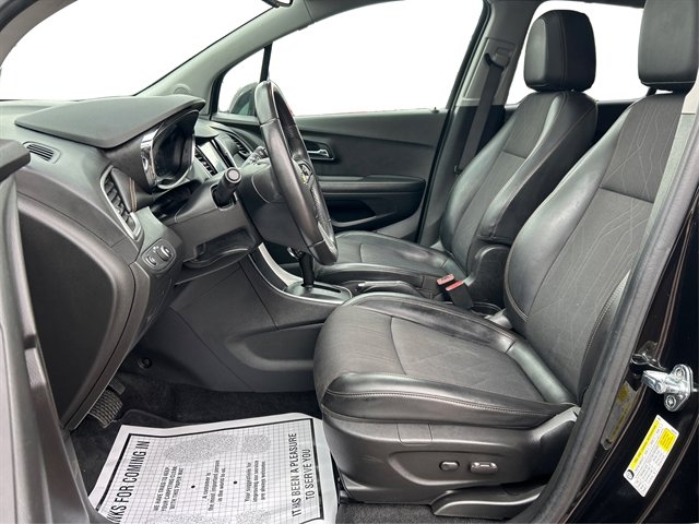 Used 2020 Chevrolet Trax LT w/ Sun & Sound Package image 10