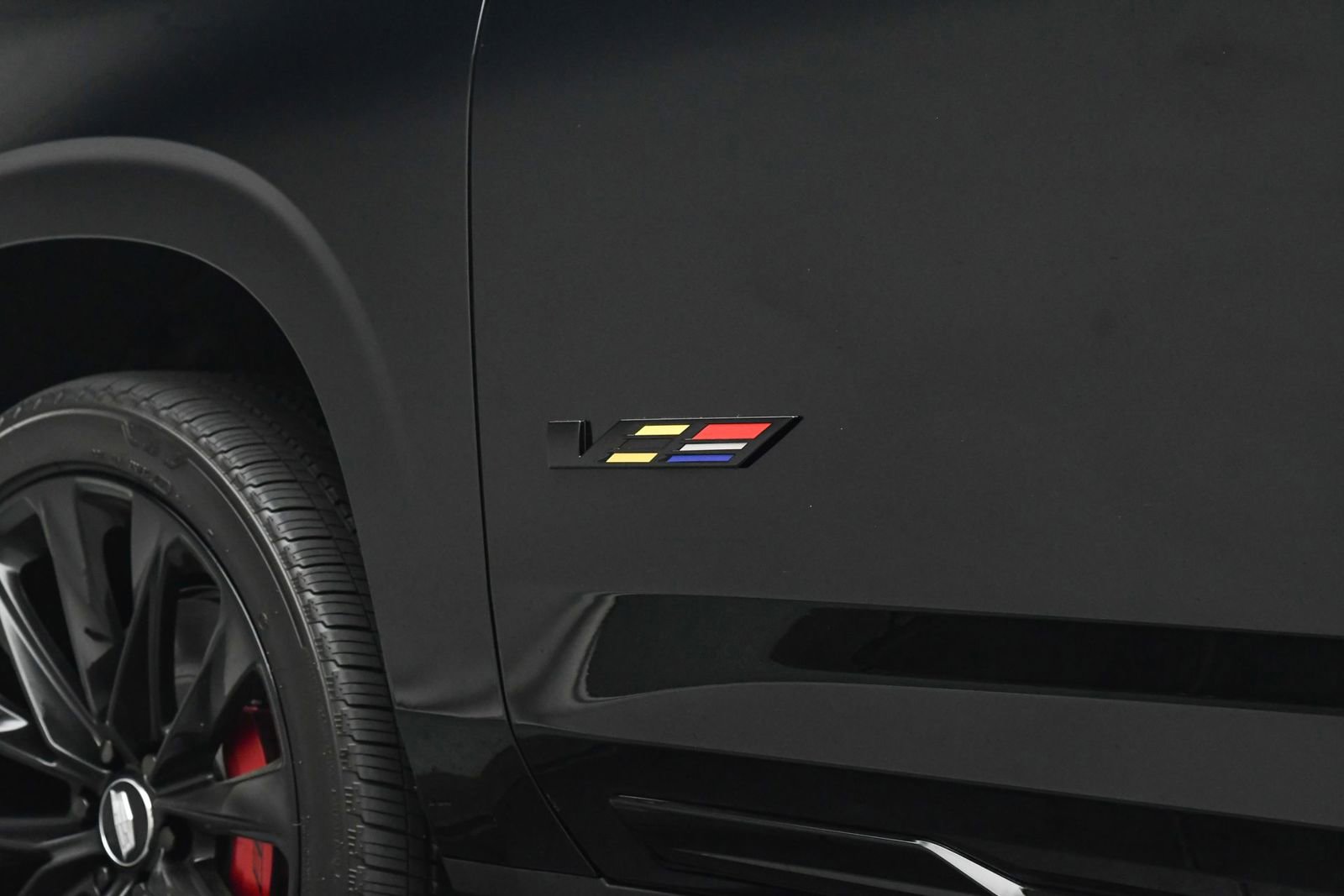 Used 2025 Cadillac Escalade V w/ LPO, ONYX Package image 37