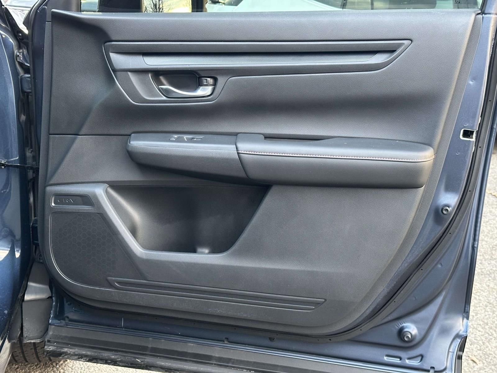 Used 2025 Honda CR-V Sport image 9