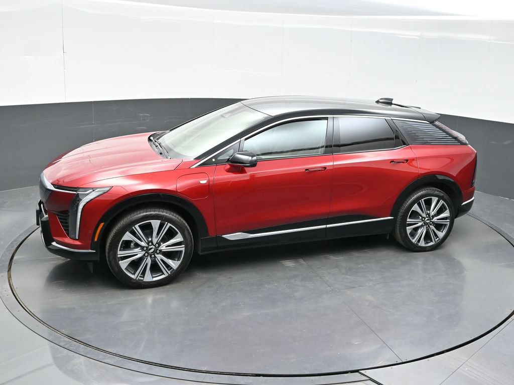 New 2027 Cadillac Optiq Premium Luxury w/ LPO, Floor Liner Package AWD/4WD image 33