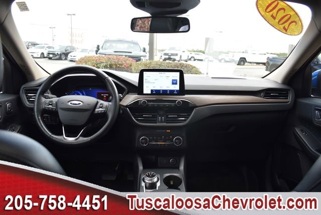 Used 2020 Ford Escape Titanium image 3