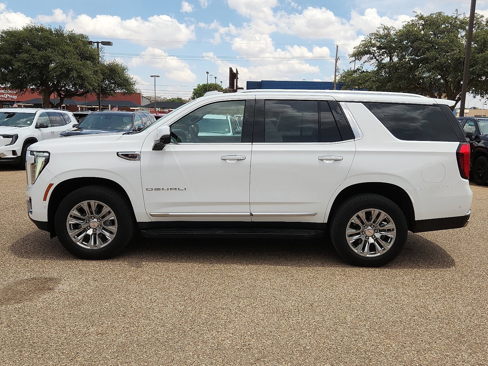 Used 2025 GMC Yukon Denali AWD/4WD image 2