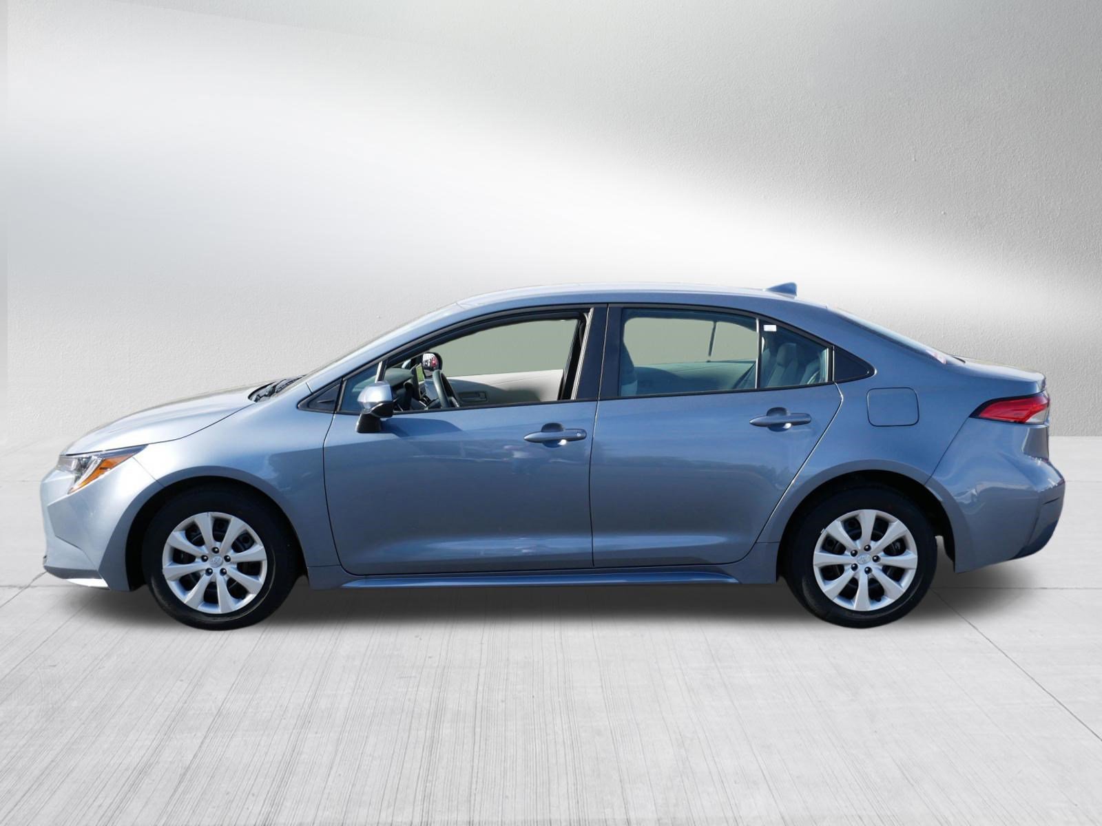 Used 2025 Toyota Corolla LE FWD image 4