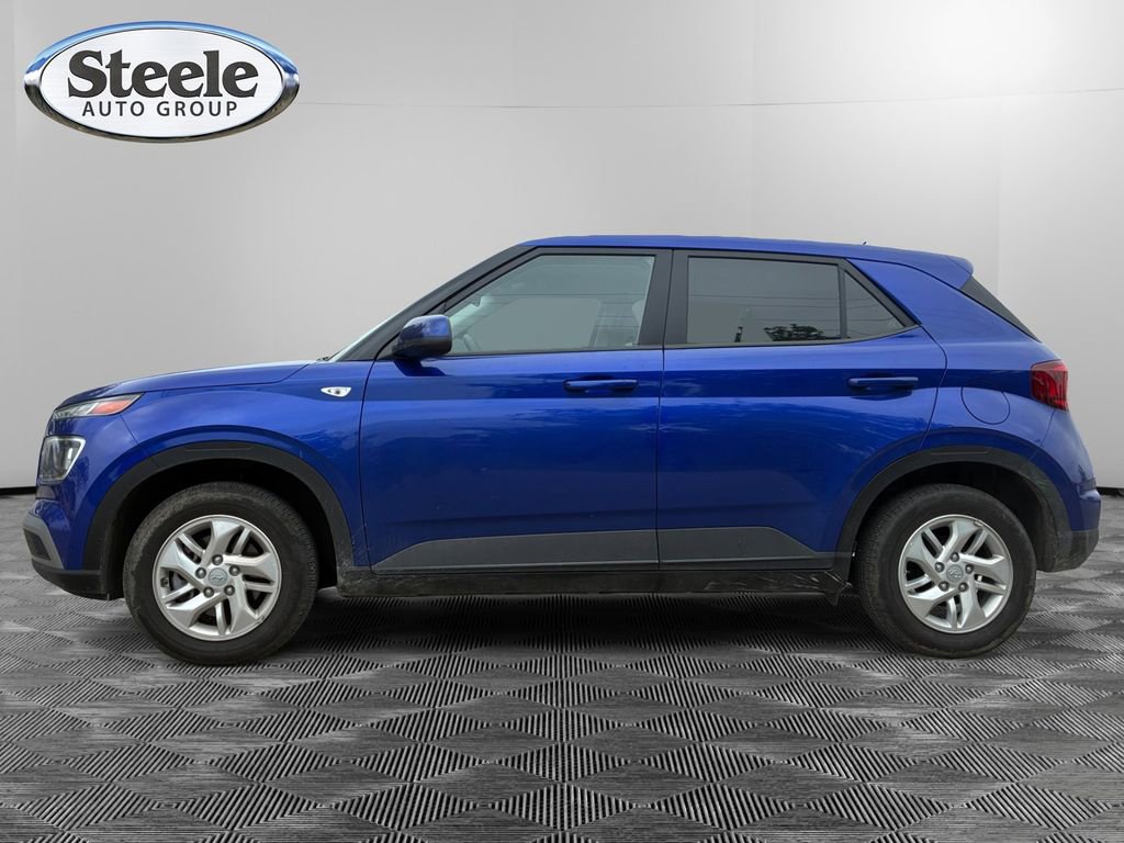 Used 2025 Hyundai Venue SE FWD image 2