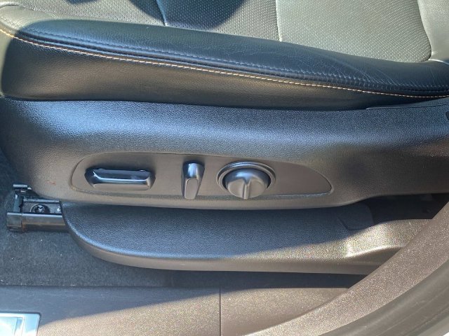 Used 2018 Chevrolet Equinox Premier FWD image 16