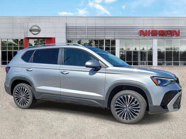 Used 2025 Volkswagen Taos SE FWD image 10