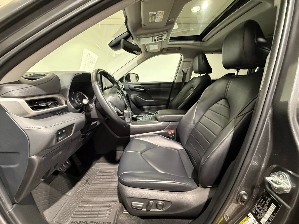 Certified 2024 Toyota Highlander XLE image 13