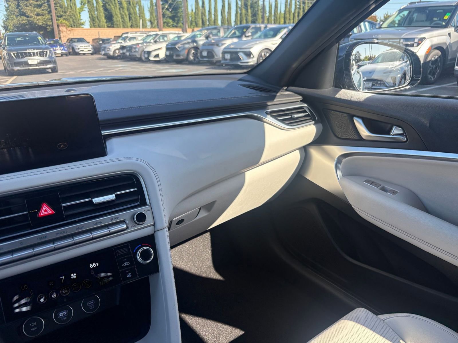 Used 2025 Genesis G70 2.5T image 37