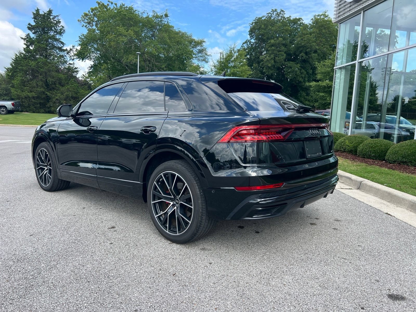 Used 2022 Audi Q8 Prestige w/ Prestige Package AWD/4WD image 8