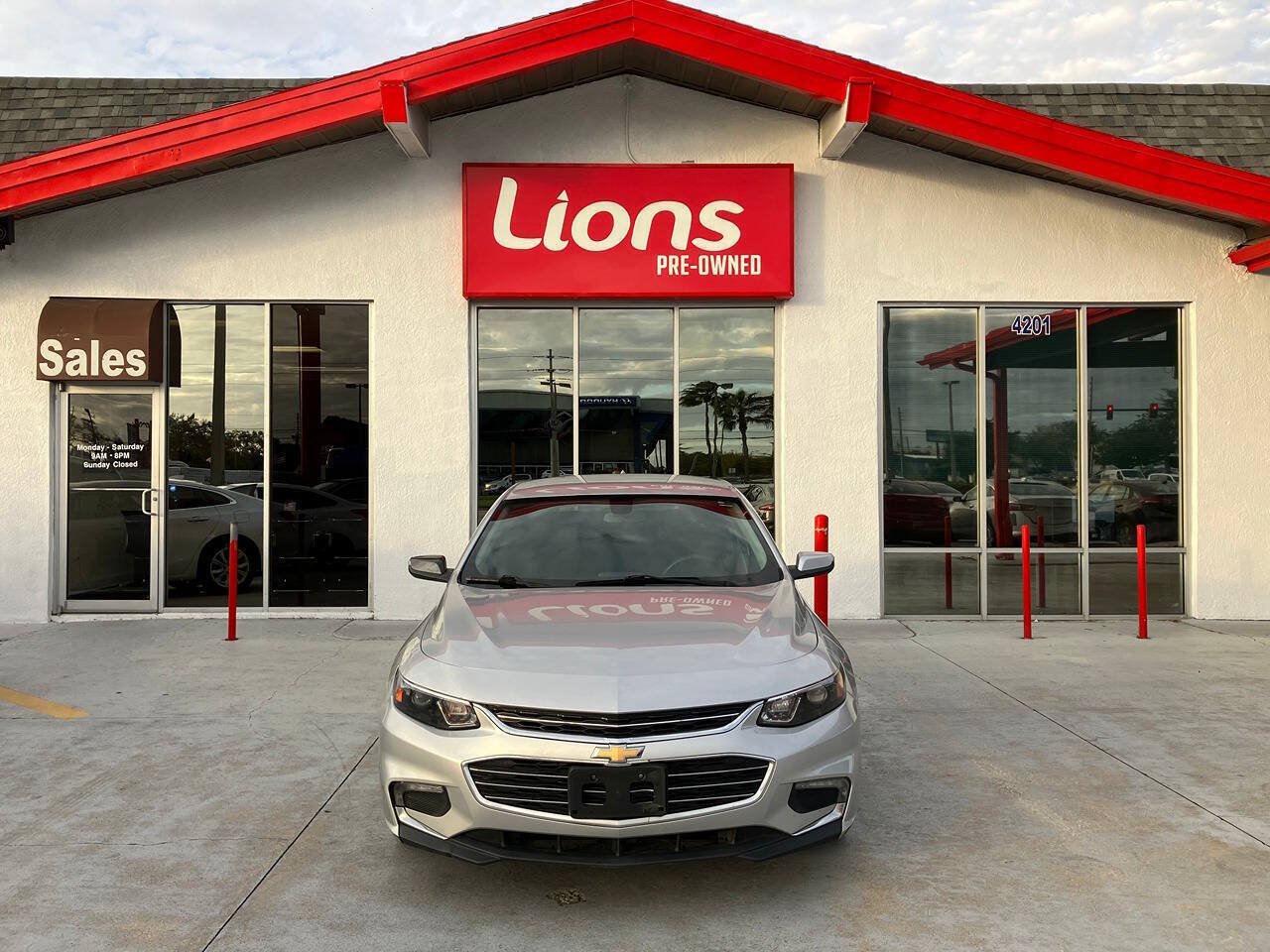 Used 2018 Chevrolet Malibu LT FWD image 1
