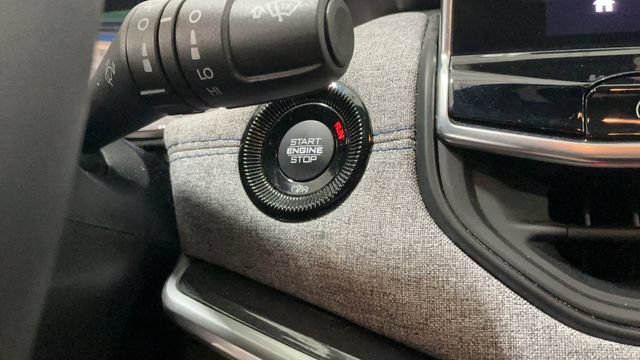 Used 2024 Jeep Compass Latitude AWD/4WD image 16