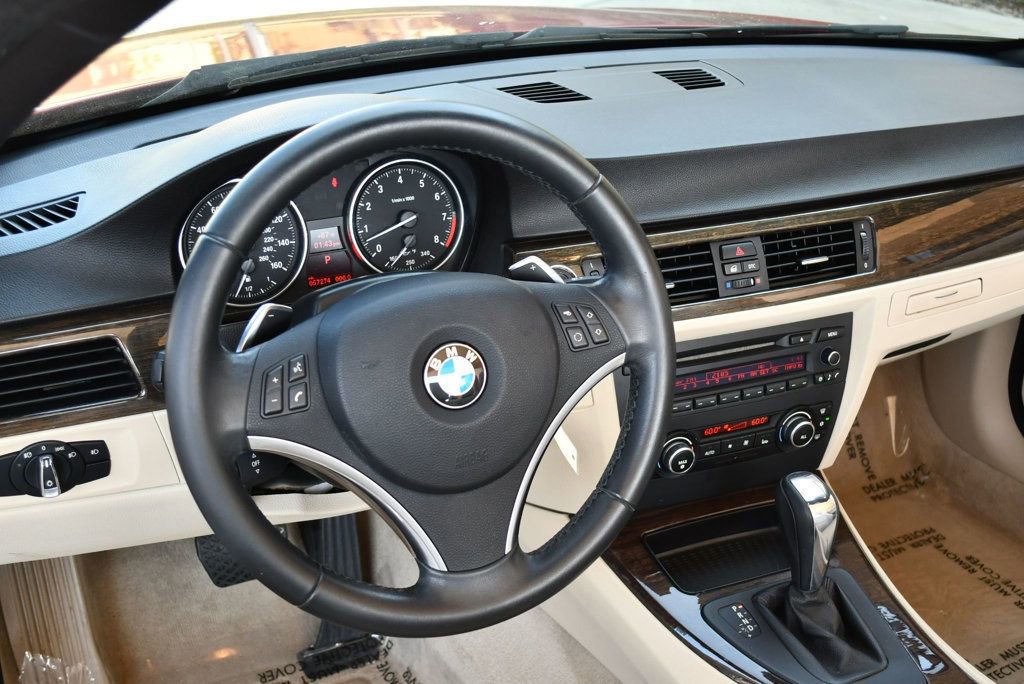 Used 2011 BMW 328i Convertible image 12