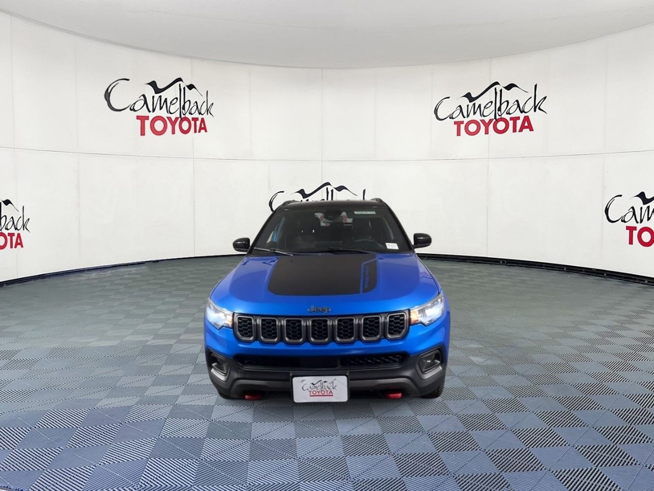 Used 2025 Jeep Compass Trailhawk AWD/4WD image 5