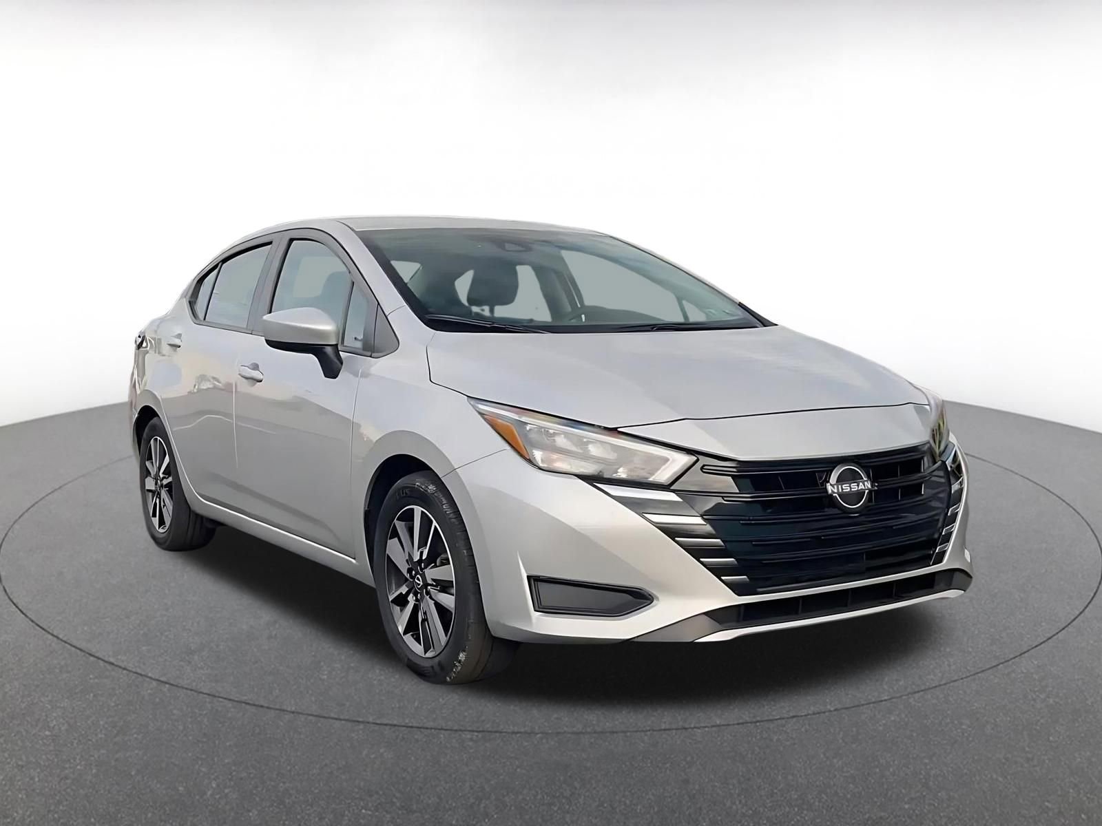 Used 2025 Nissan Versa SV FWD image 3