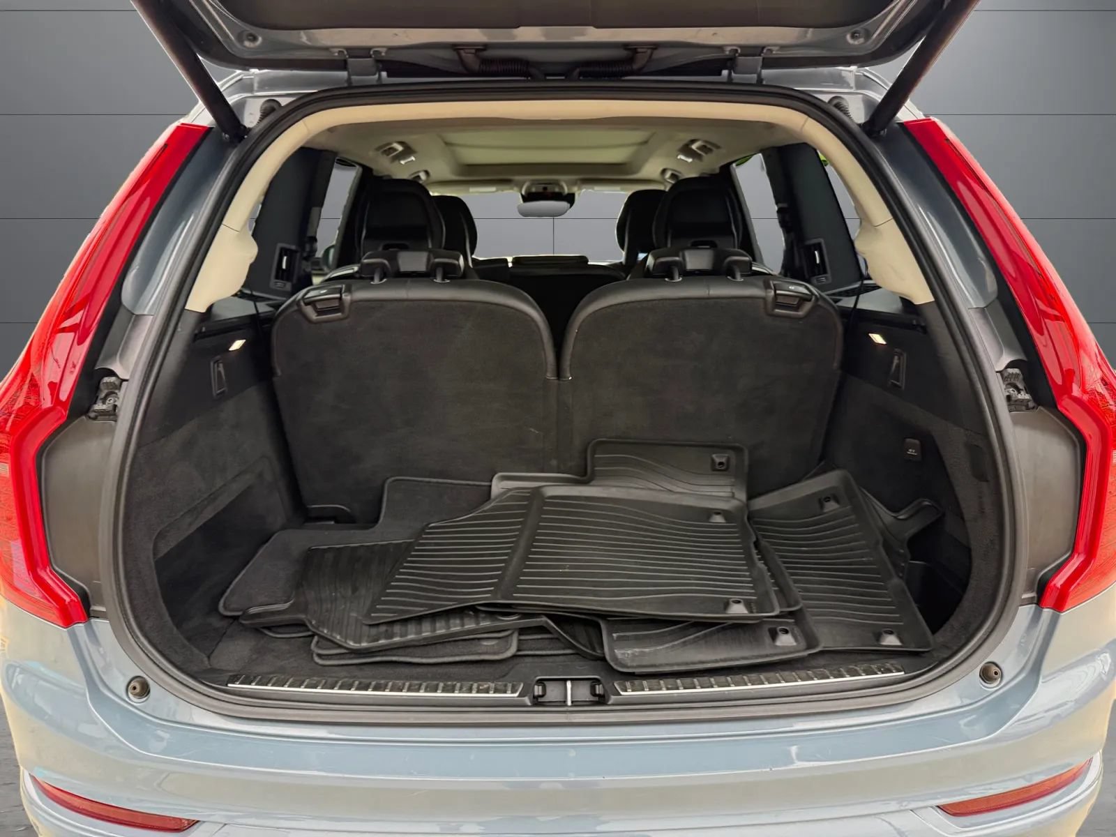 Used 2021 Volvo XC90 T6 Momentum w/ Climate Package AWD/4WD image 10