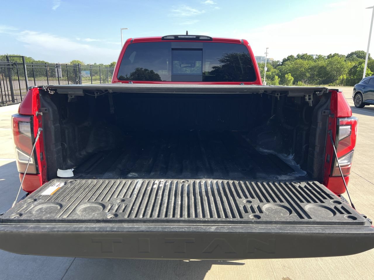 Used 2023 Nissan Titan PRO-4X w/ Pro-4x Convenience Package AWD/4WD image 9
