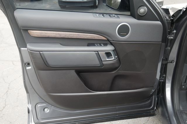 Used 2017 Land Rover Discovery HSE AWD/4WD image 14