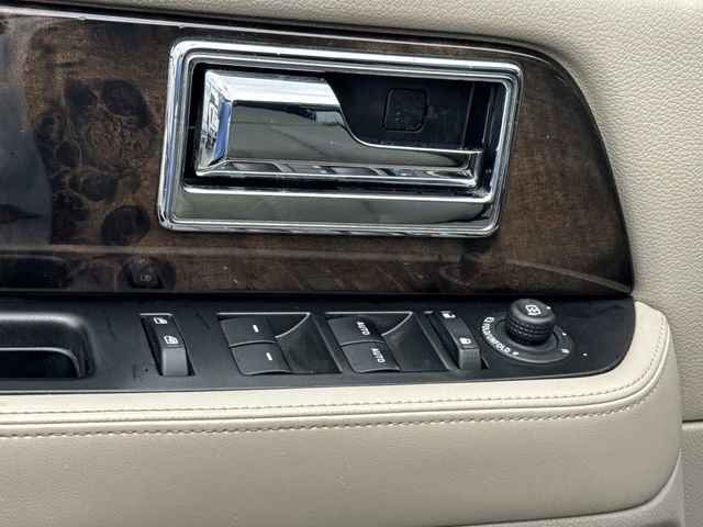 Used 2017 Lincoln Navigator L Select image 22