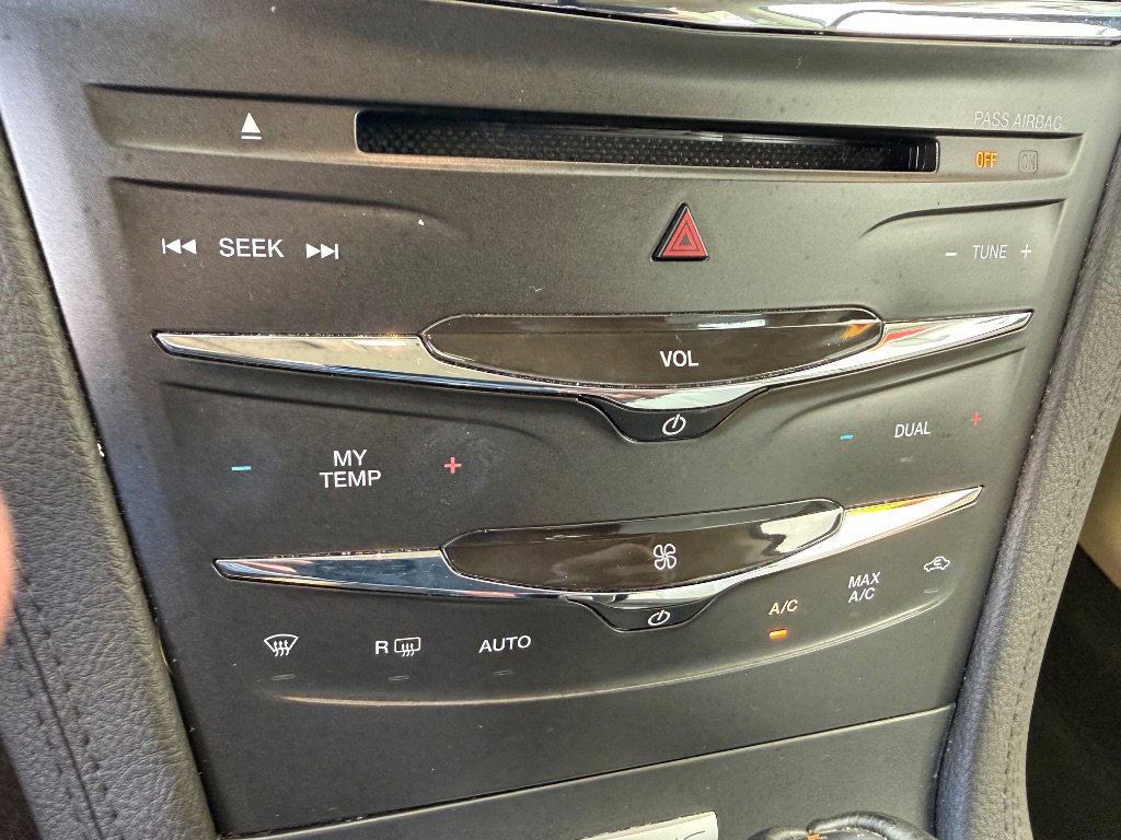 Used 2018 Lincoln MKT AWD w/ Technology Package image 30