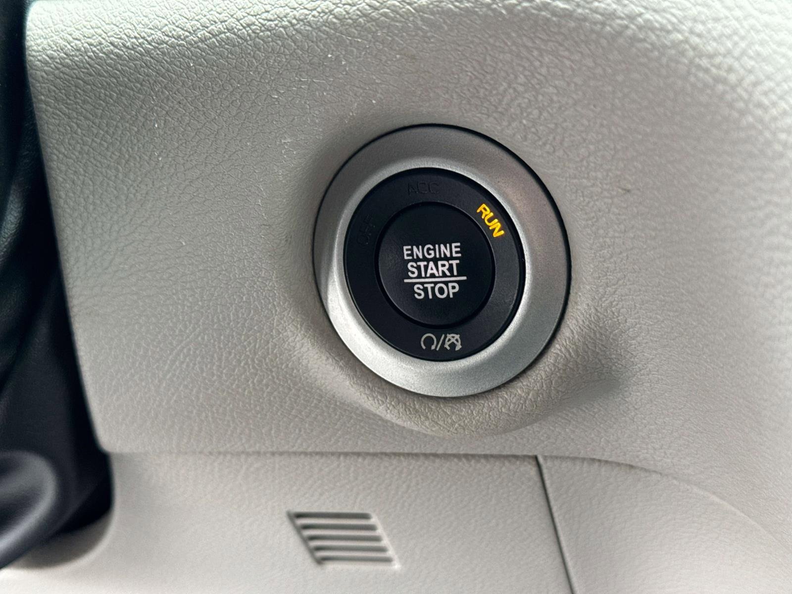 Used 2023 Chrysler Voyager LX image 13