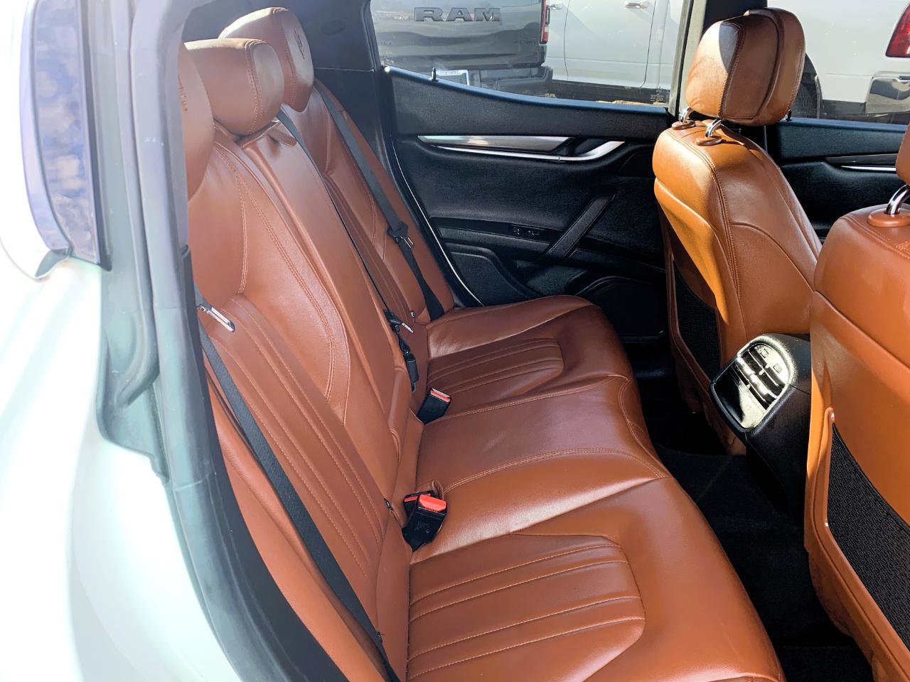 Used 2015 Maserati Ghibli RWD image 39