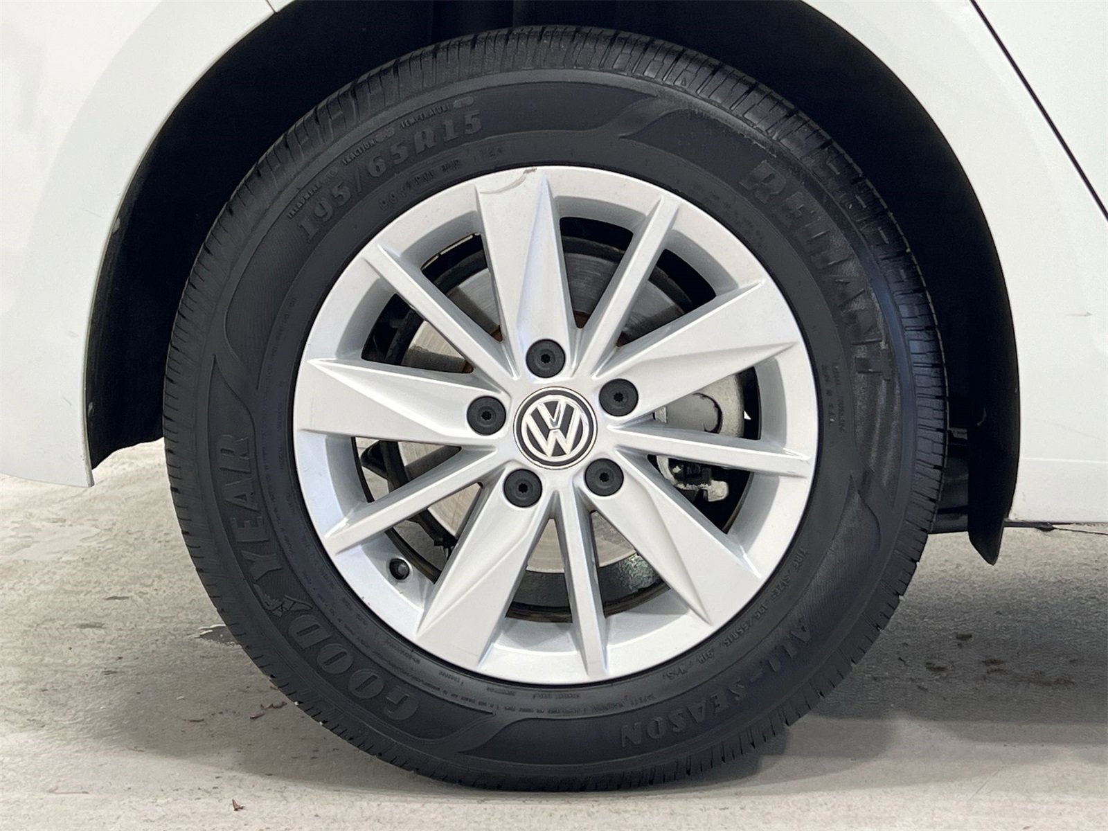 Used 2019 Volkswagen Golf S image 10
