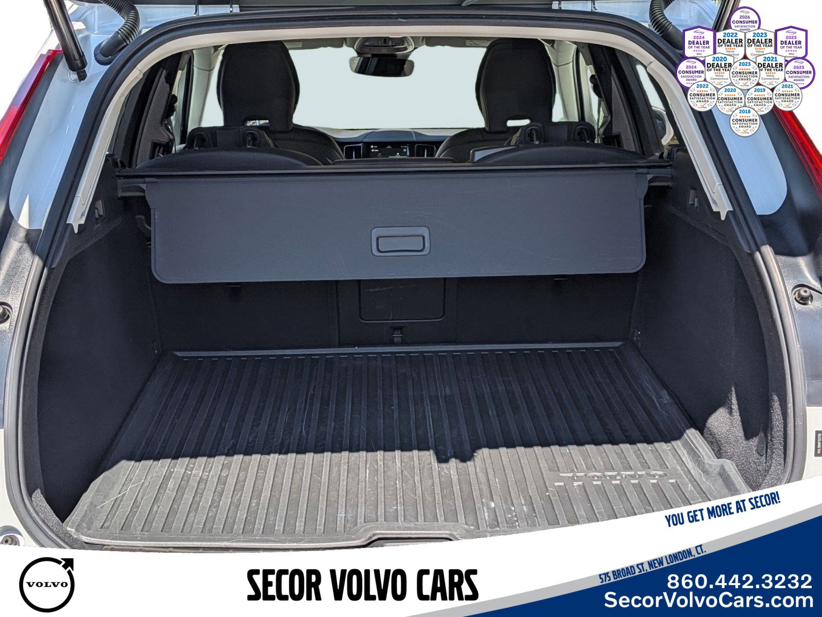 Used 2023 Volvo XC60 B5 Plus AWD/4WD image 24
