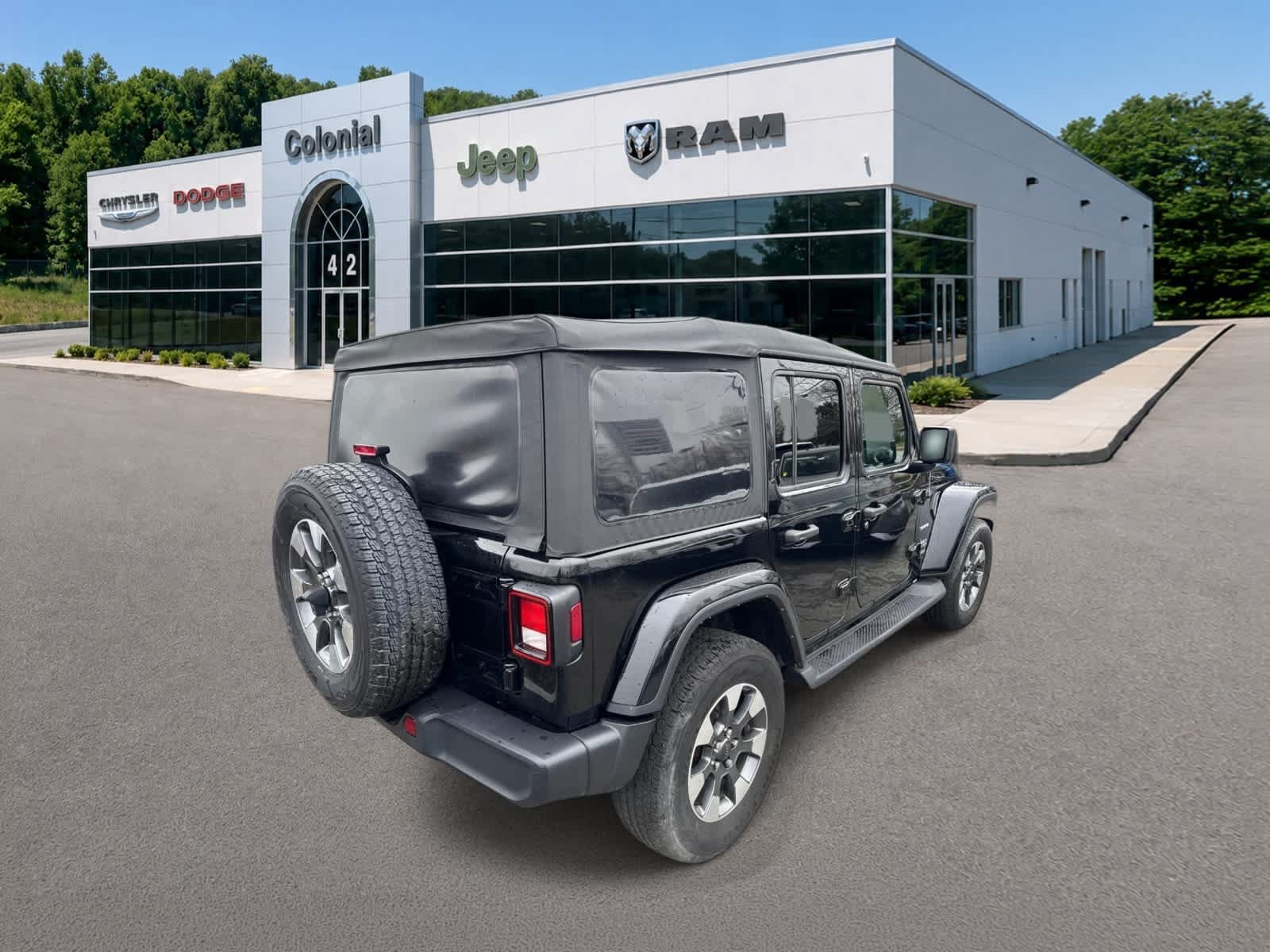 Used 2022 Jeep Wrangler Unlimited Sahara AWD/4WD image 5
